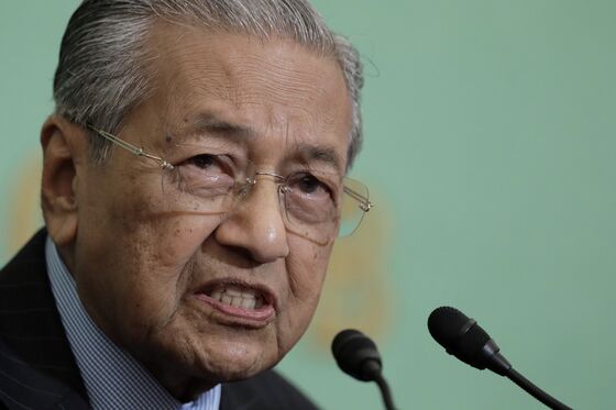 Mahathir Blames Muslim Countries for Rising Islamophobia