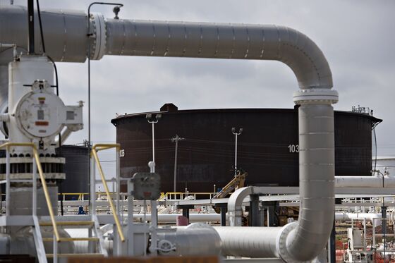 America’s Biggest Oil Storage Hub Is Filling to the Brim Again