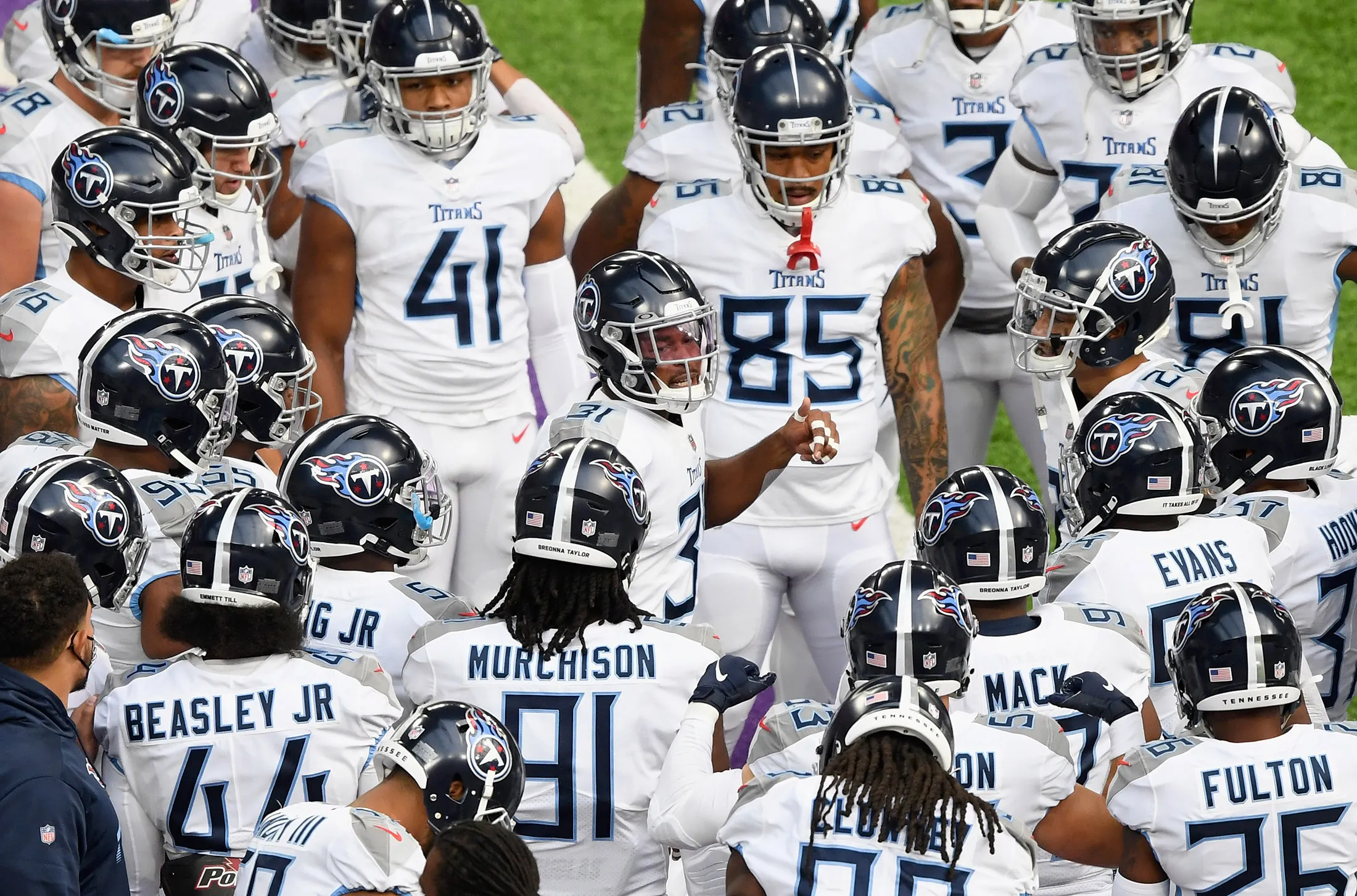 Members&nbsp;of the Tennessee Titans huddle during warmups before a game in Minneapolis, Minnesota,&nbsp;on Sept. 27.