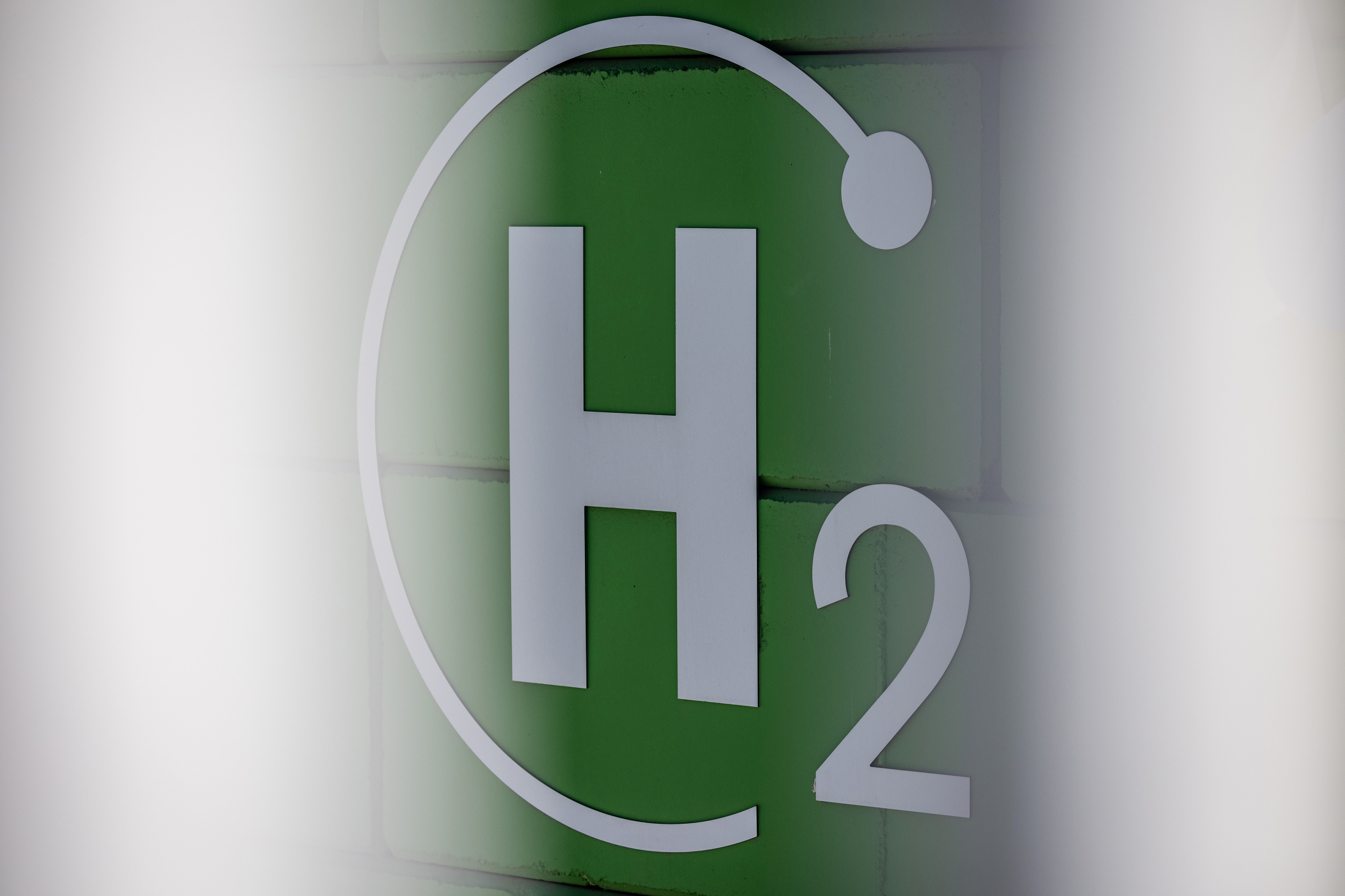 920+ H2 Stock Illustrations, Royalty-Free Vector Graphics & Clip Art -  iStock | H2 molecule, H2 logo, Hummer h2