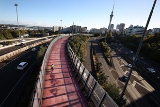 Commuters in Auckland Ahead of RBNZ Rate Decision