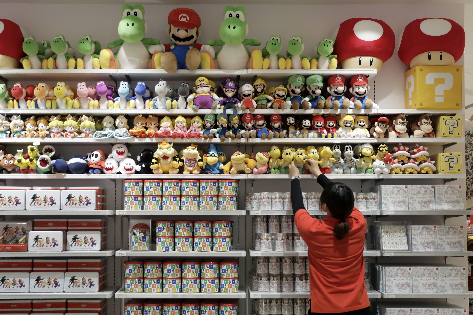 Nintendo's Tokyo Store Isn't Large Enough for its Fan Base - Bloomberg