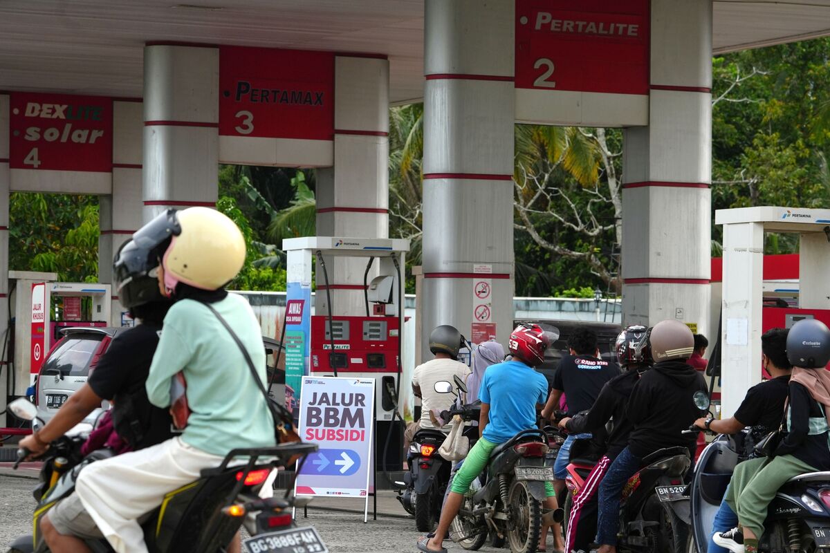 Indonesia Finally Raised Fuel Prices, What Comes Next?: Q&A - Bloomberg