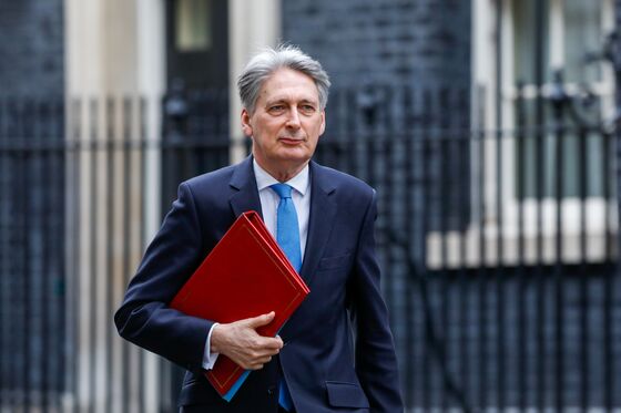 Next U.K. Premier Might Need to Go Back to People, Hammond Says