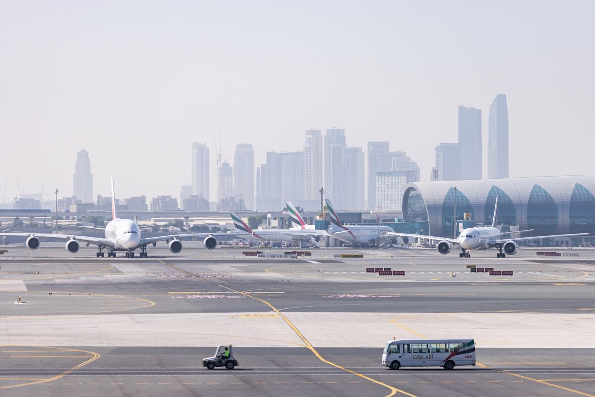 Iran Resumes Commercial Flights to Dubai as US Talks Continue