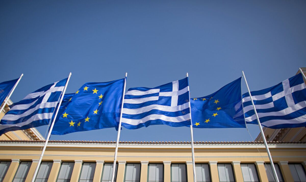 Greek Bonds Slide As Banks Roiled By ECB Warning Shot On Bailout