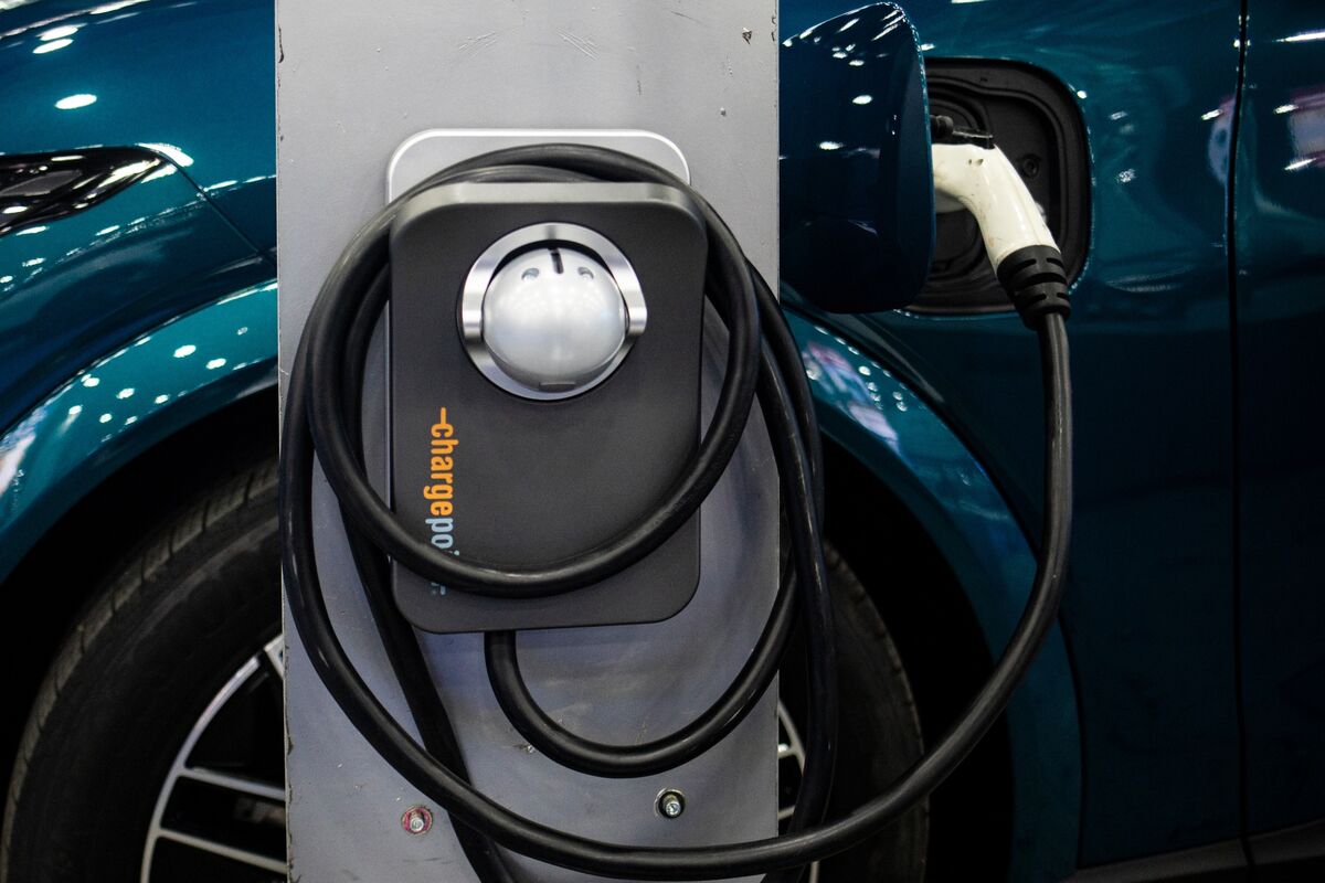 US EV Fast-Charging Network Grows Amid High Gas Prices