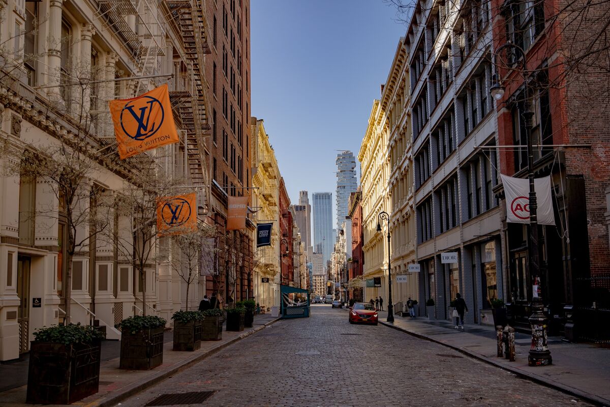 マンハッタン、首位の座失う－外国勢の米不動産投資先ランキング Bloomberg