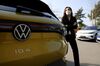 Volkswagen lancia il SUV elettrico ID.4 nello stabilimento di Wolfsburg