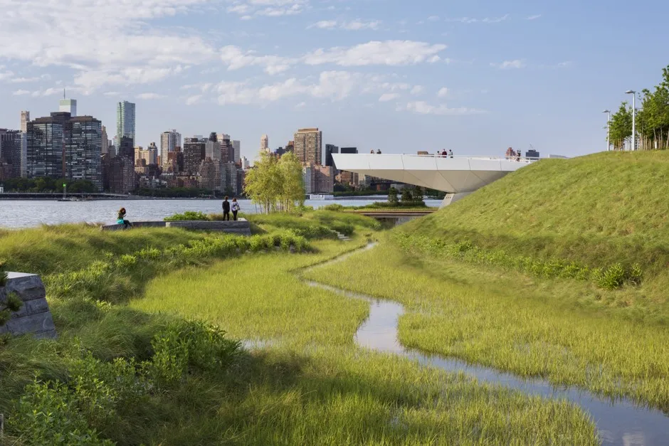 Instead of concrete walls and buttresses guarding the plot from the river, this park is the river’s friend. Twice a day, as the high tide rolls in, Hunters Point South Park becomes a marsh.