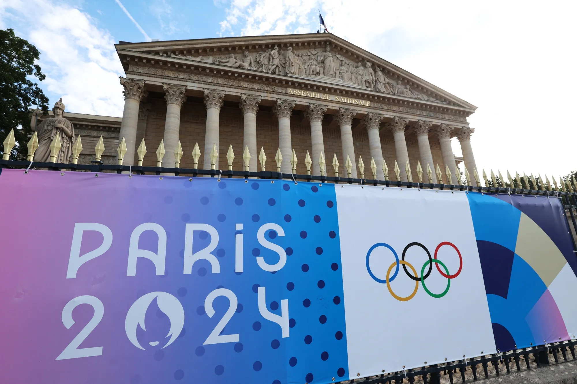 Paris Olympics Can Help Unify a Fractured City - Bloomberg