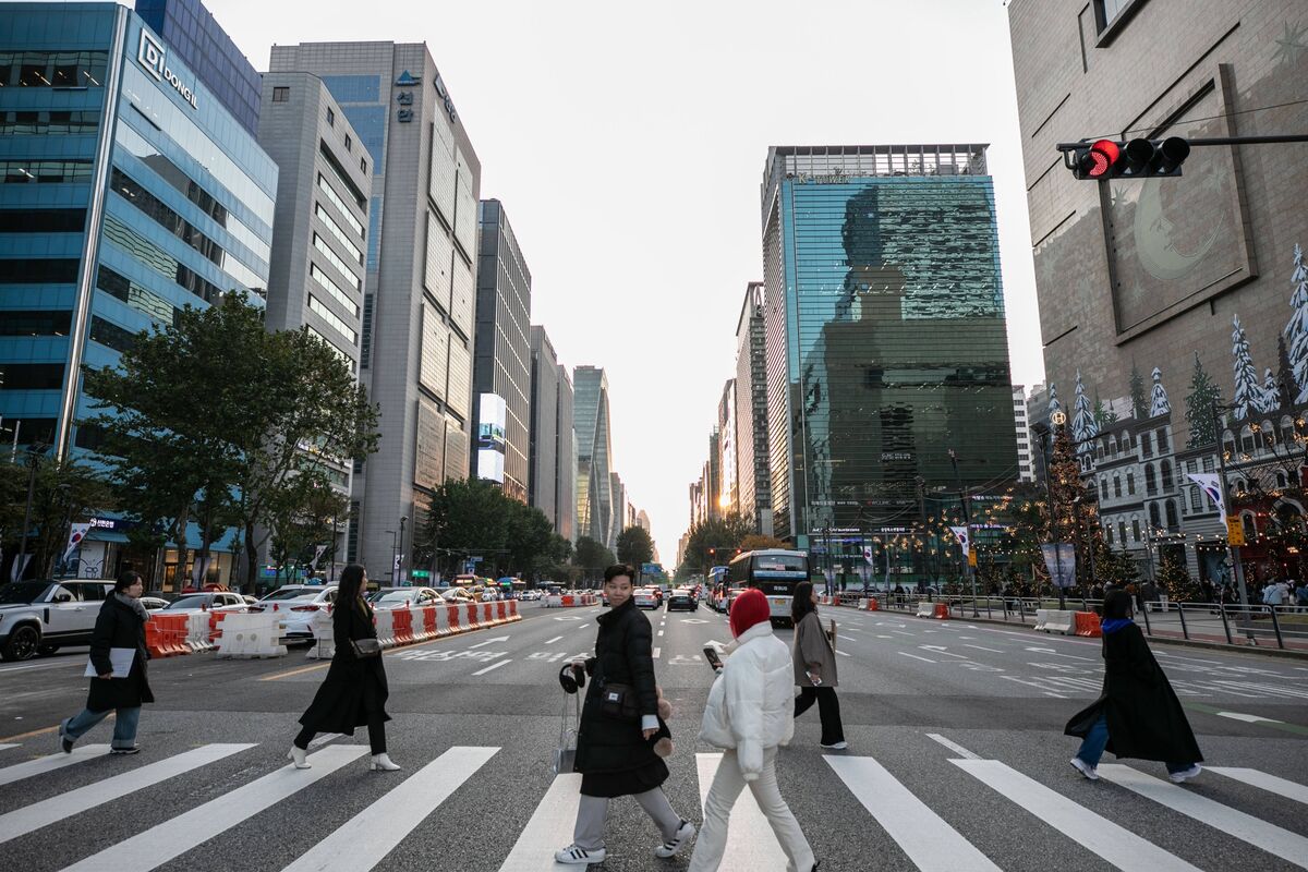 South Korea Should Keep Monetary Policy Restrictive, IMF Says
