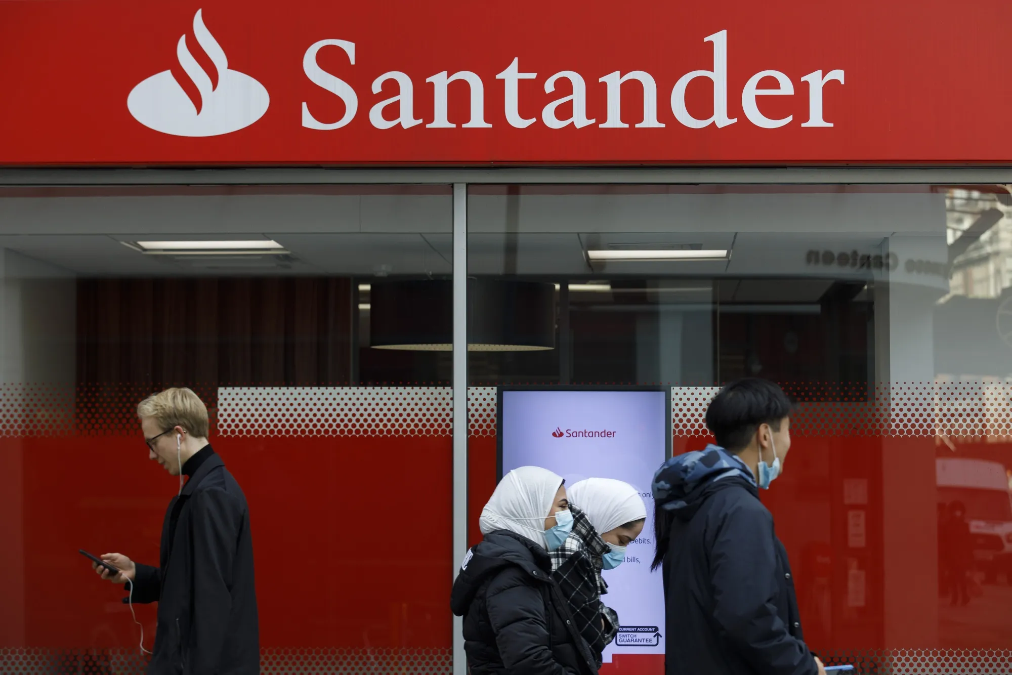Santander Seeks to Split Motor Finance Business From UK Unit - Bloomberg