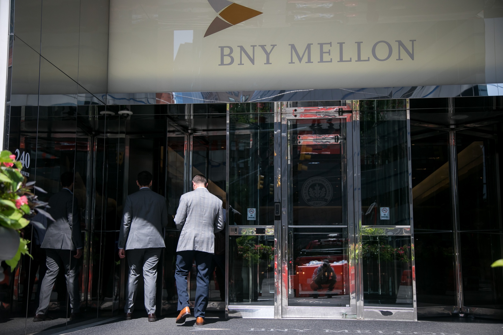 BNY Mellon Earnings Top Estimates on Higher Interest Rates Bloomberg