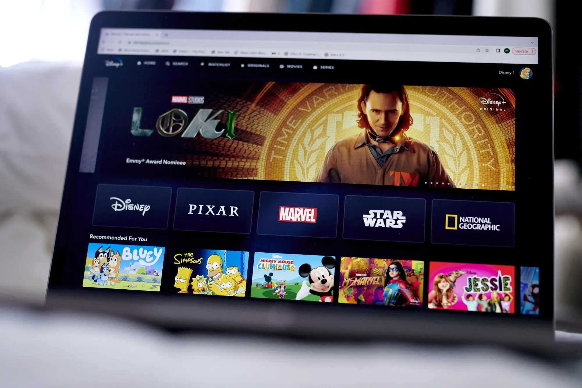 Disney (DIS) Targets $1 Billion in Streaming Profit in New Fiscal Year ...