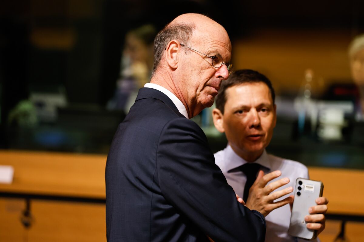 France to Curb Spending as Government Sees Slippage From Plans