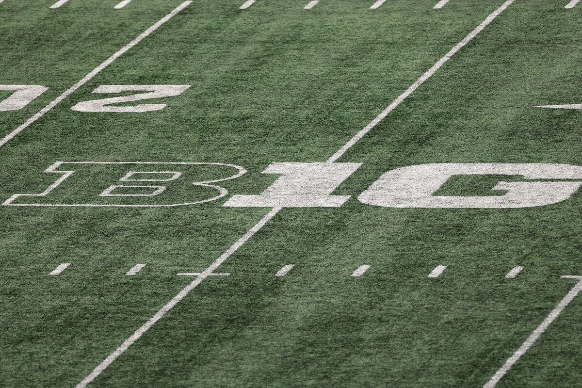bloomberg.com - Janet Lorin - Big Ten, SEC Conferences Endorse Senate College Sports Bill