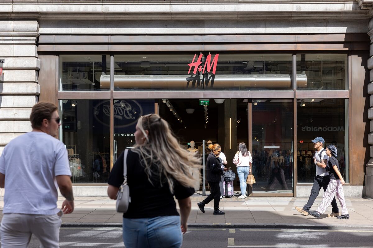 European Retail Stocks Set to Struggle as Risks for Consumers Grow