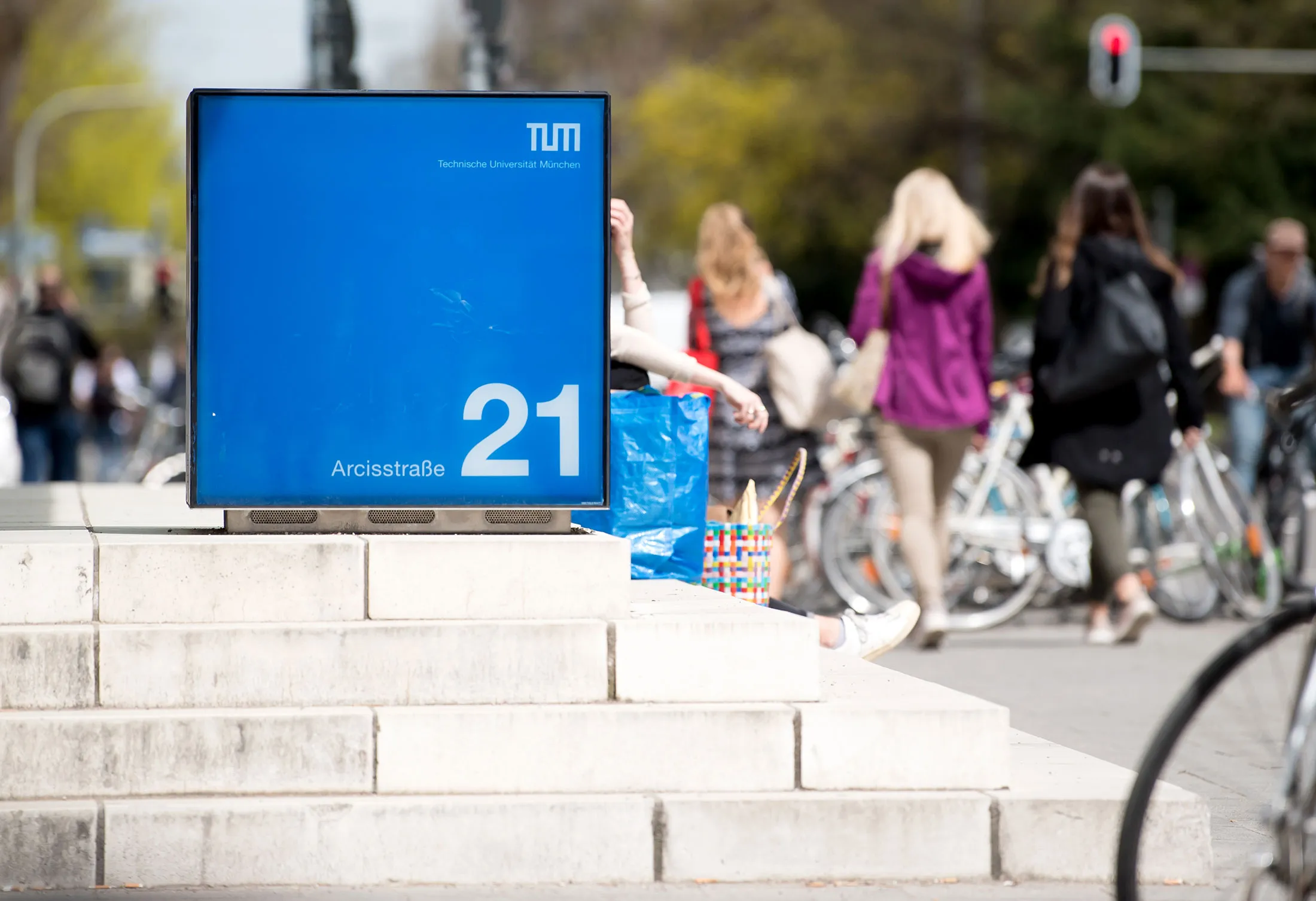 Students&nbsp;by the main gate of the Technical University of Munich's campus.