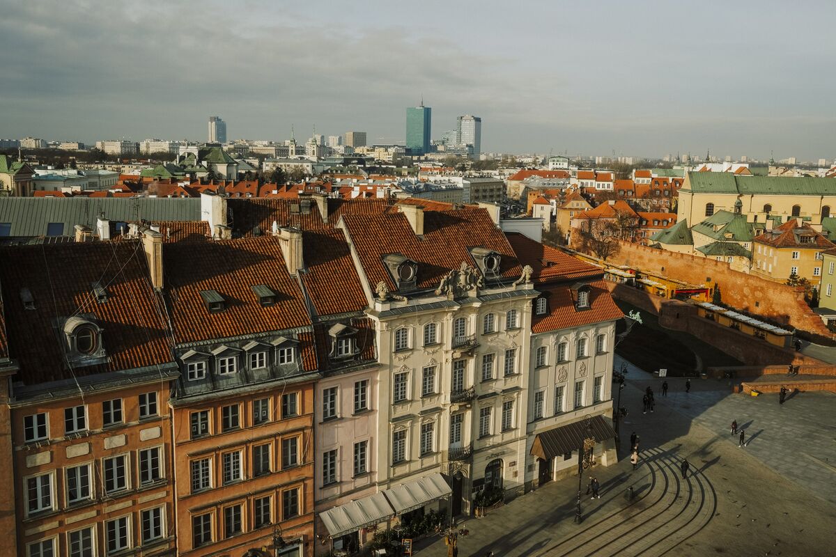 Poland Mortgage BNP, ING Units Suspend FloatingRate Home Loans