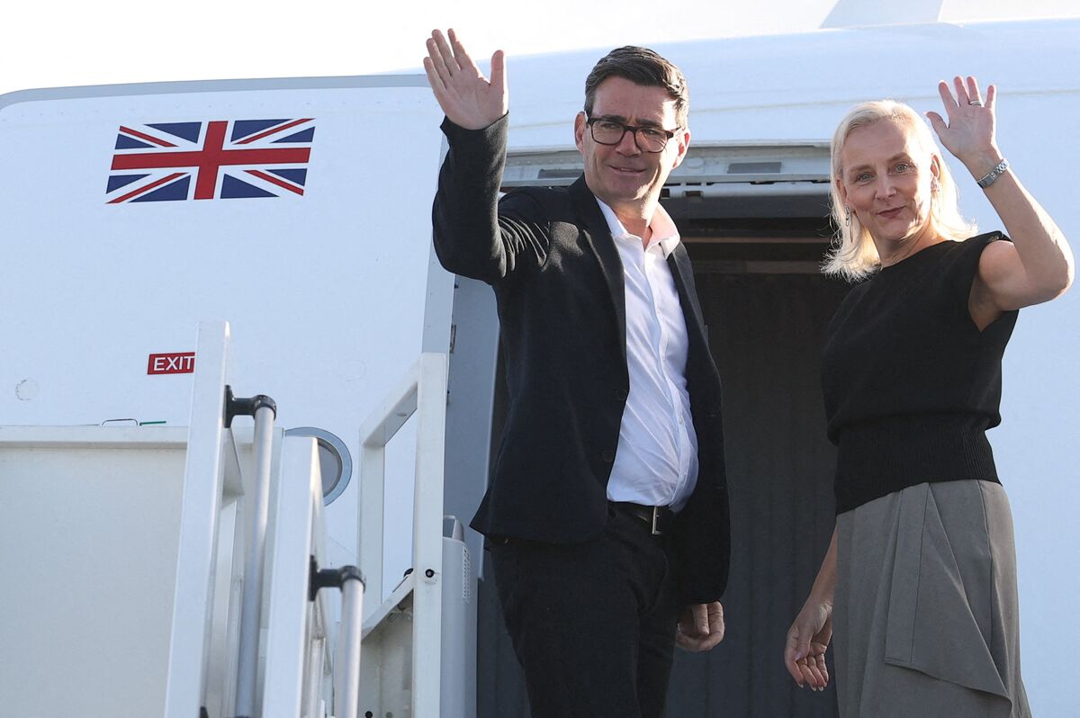 Burnham Gets Warm Feet Ahead of Date With Trump