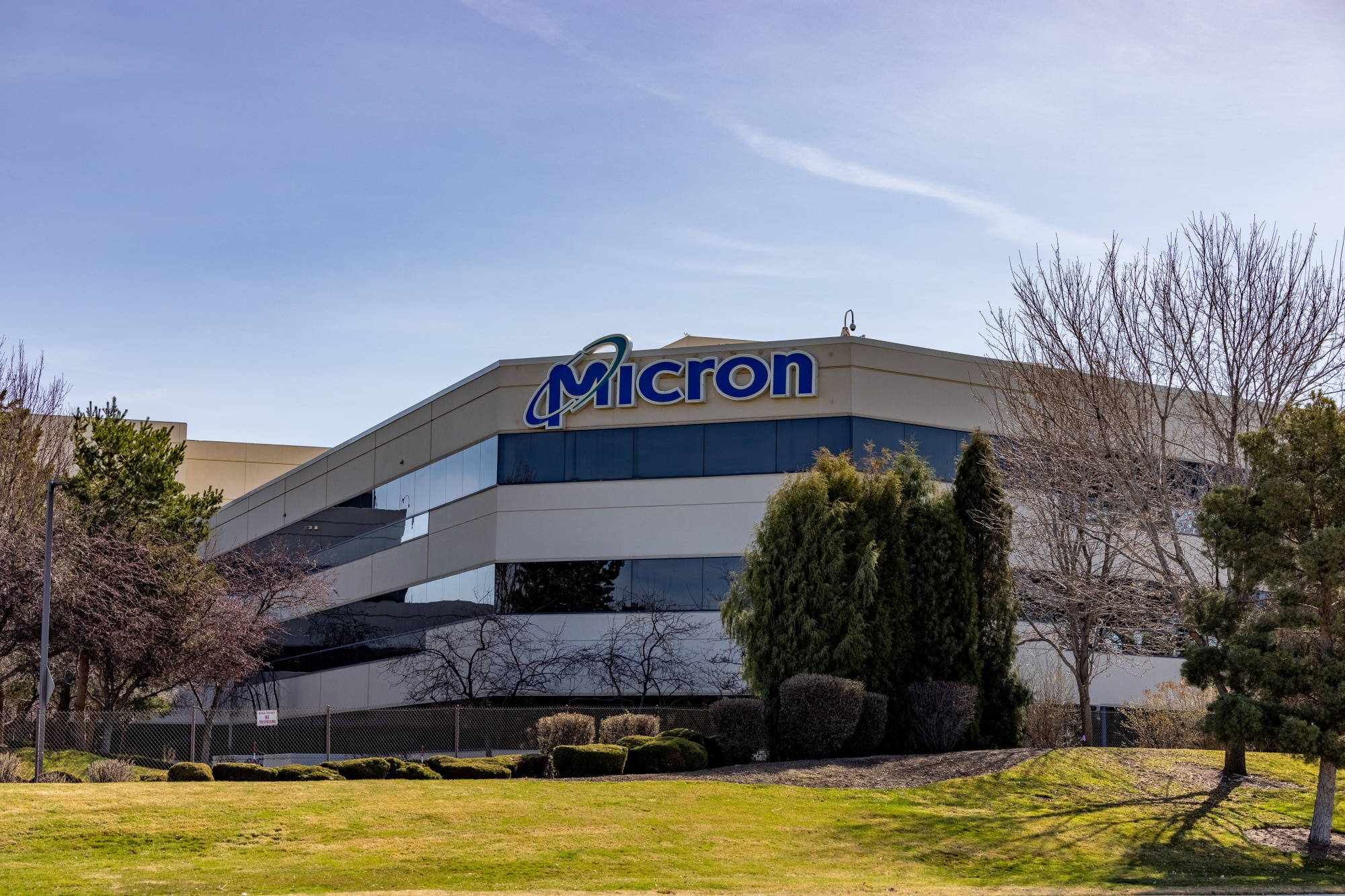 Micron (MU) Delivers Strong Forecast in Sign of Easing Chip Glut; Stock  Rises - Bloomberg