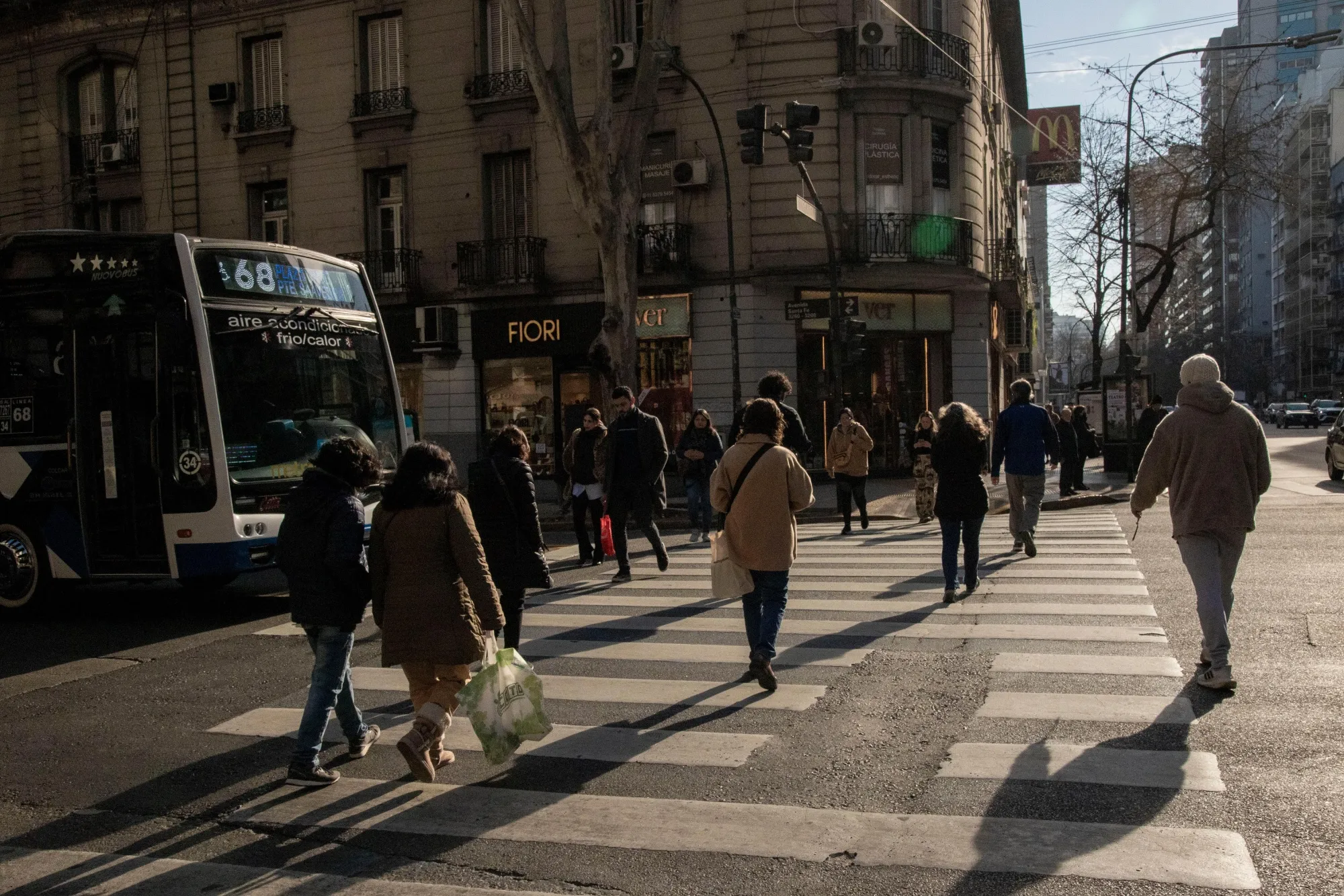 Los precios al consumidor subieron un 2,4% en noviembre, lo que se compara con la mediana de las proyecciones de los economistas encuestados por Bloomberg del 2,8%.