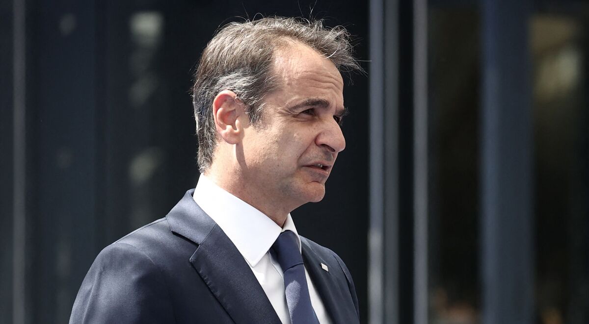 Greek Leader Vows Crackdown Against Migrant Traffickers thumbnail