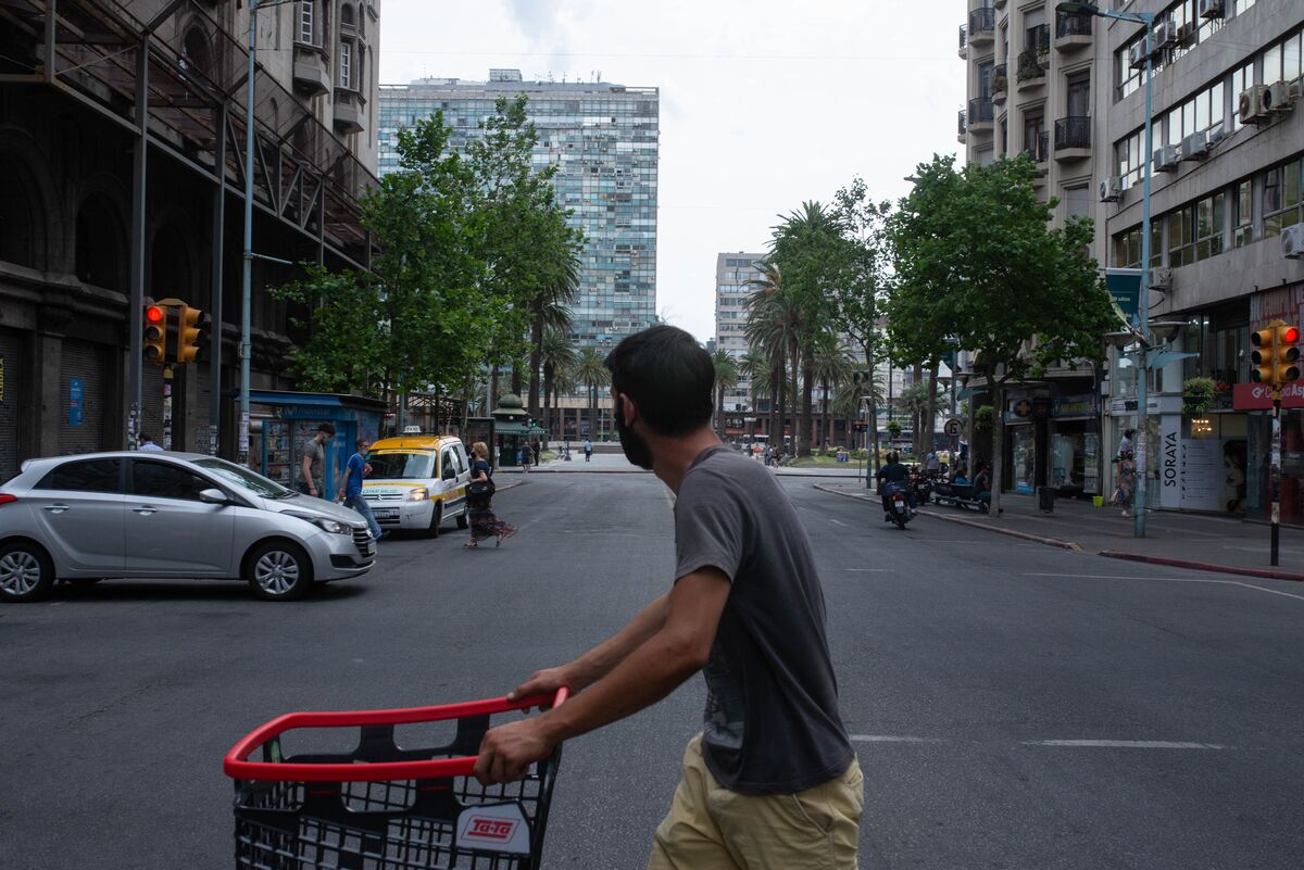 Uruguay Budget Bill Sees Growth Slowing to 1.3% in 2023 - Bloomberg