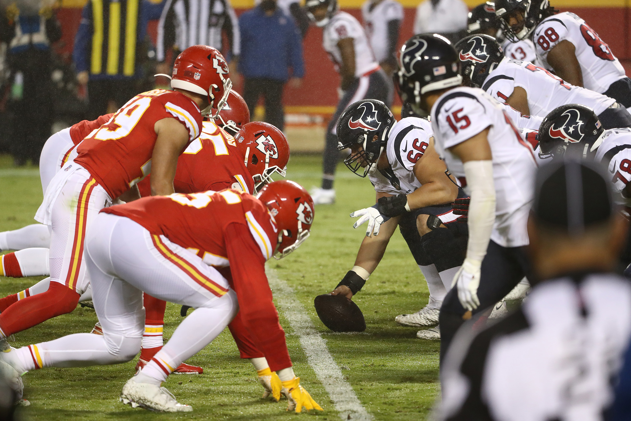 NFL's Texans-Chiefs Game Delivers 21% Gain in Viewership - Bloomberg