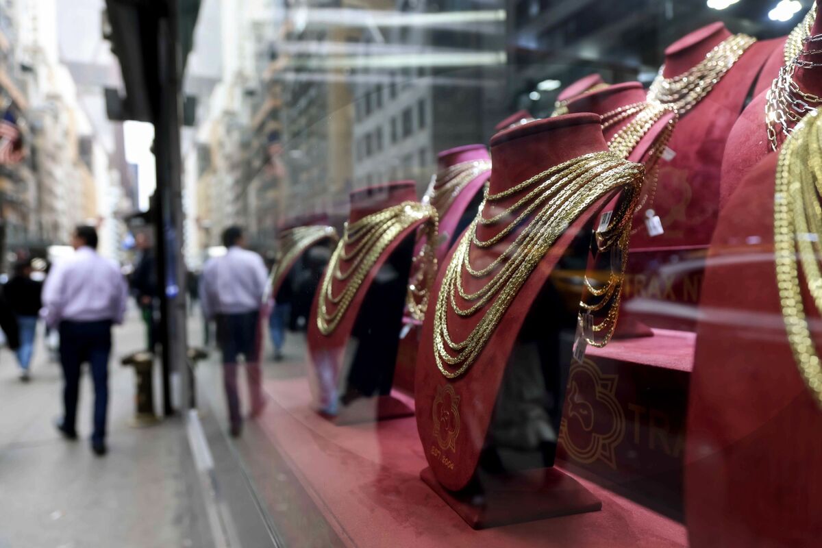 NYC Jewelers Are Rushing to Cash In on Gold’s Rally Over $4,000