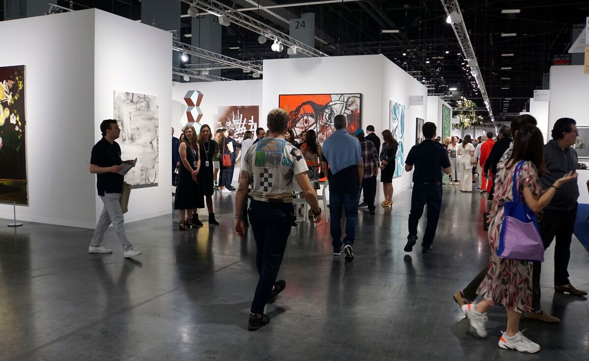 Art Basel Miami Beach Sales Heat Up Despite Current Crypto Winter -  Bloomberg
