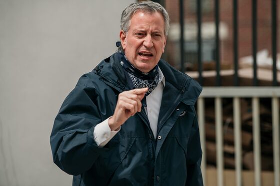 De Blasio’s NYC Goal for Virus Tests Outpaces Cuomo’s Plan