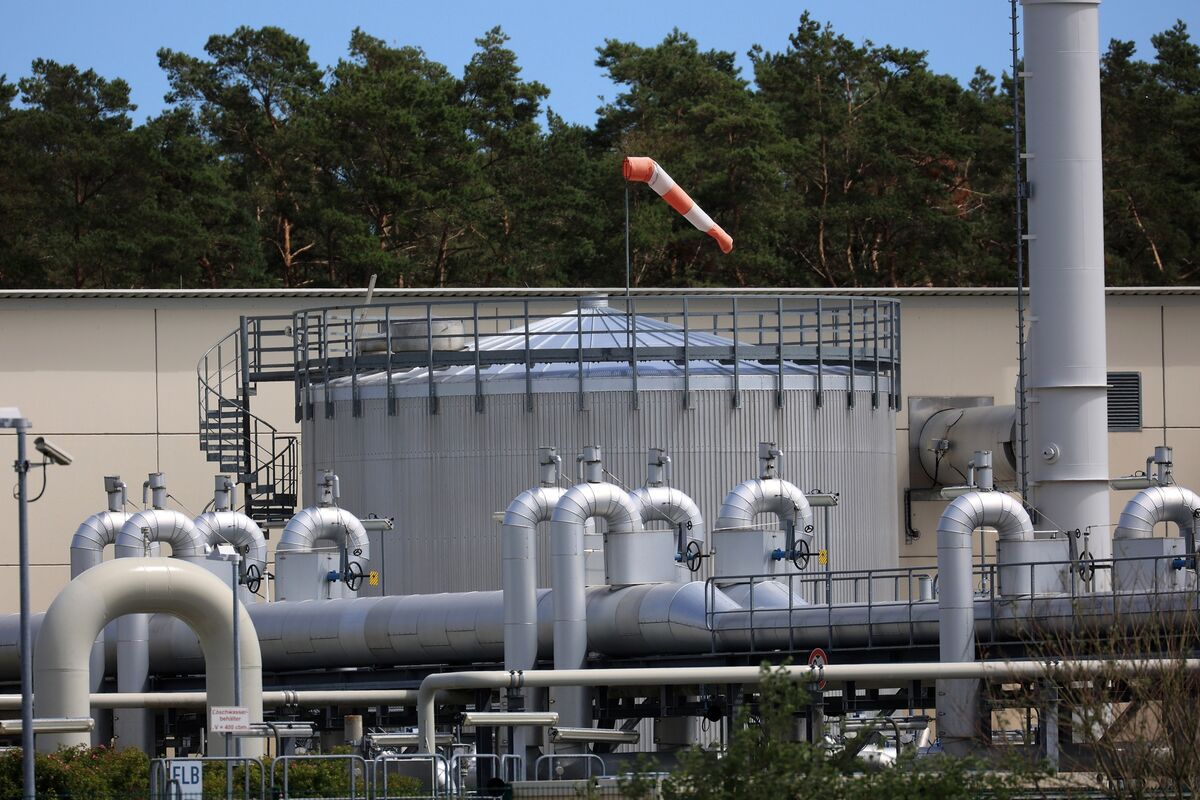 Europe Gas Jumps as Supply Fears Return With Planned Pipe Works