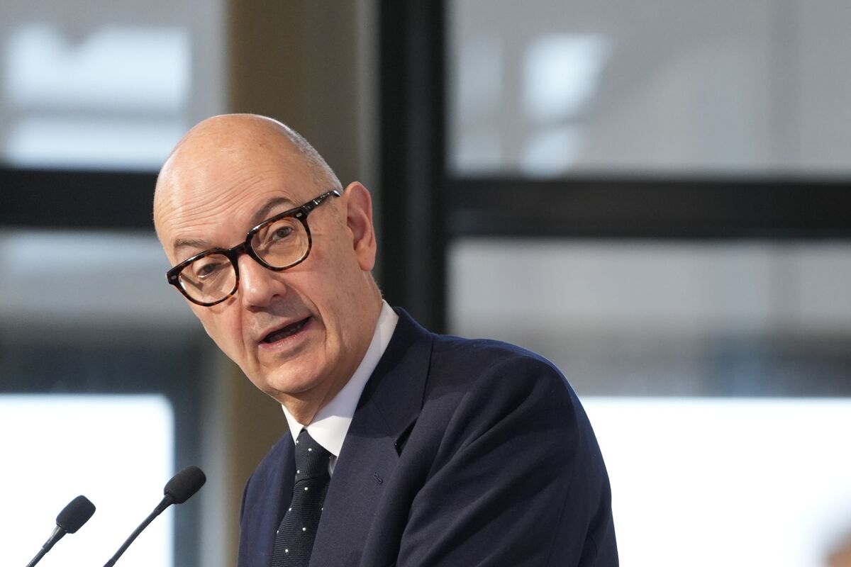 France Must Keep 2029 Deficit Target of 3% of GDP, Lescure Says