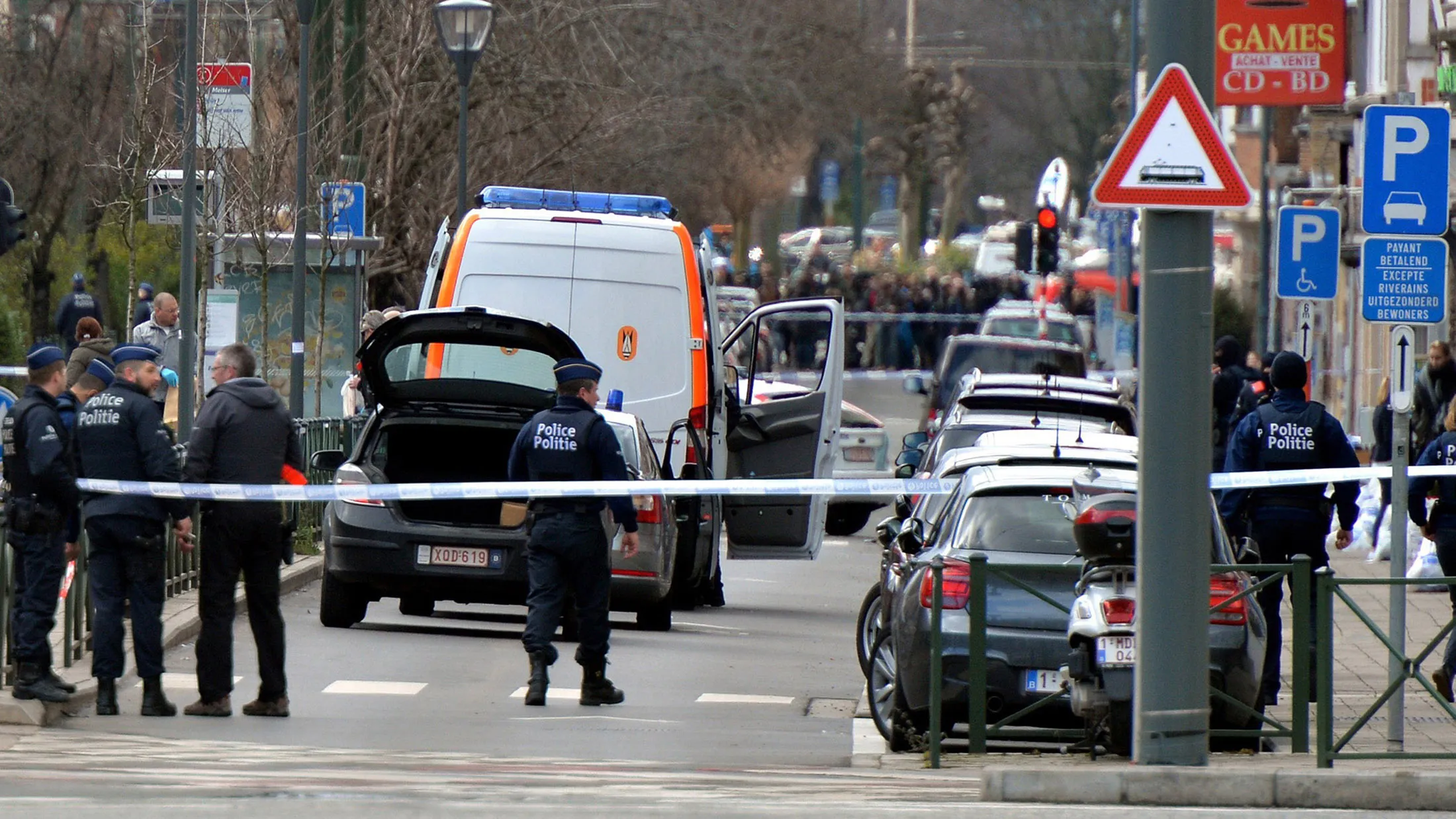 Security forces in Schaarbeek on March 25, 2016. Photographer: Dursun Aydemir/Anadolu Agency/Getty Images

