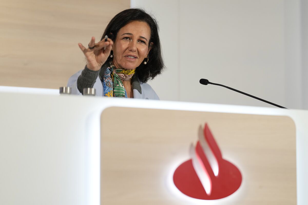Santander’s Botin Sees Efficiency Improving in First Quarter