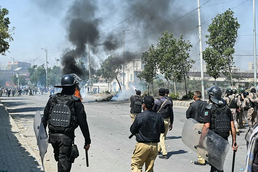 Ten Killed in Pro-Iran Protests at US Consulate in Pakistan - Bloomberg