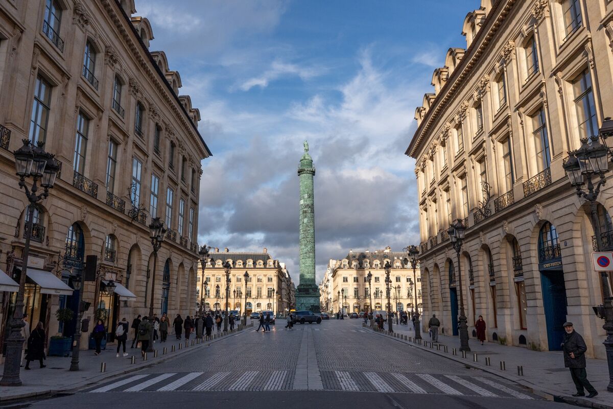 France Beats 2025 Deficit Target, Giving Leeway in Energy Crisis