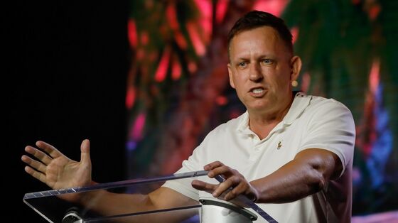 Thiel Blasts Dimon, Buffett and Fink as ‘Finance Gerontocracy’ at Bitcoin 2022