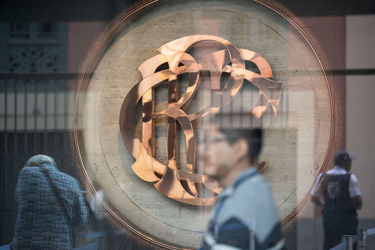 Peru Holds Key Rate at Three-Year Low Amid Impeachment Drama