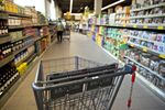 A shopping cart sits in an aisle at an Aldi Stores Ltd. food market in Chicago, Illinois, U.S., on Tuesday, Aug. 1, 2017. Lidl is aiming to become a disruptor in the U.S. much as it has been in Europe.