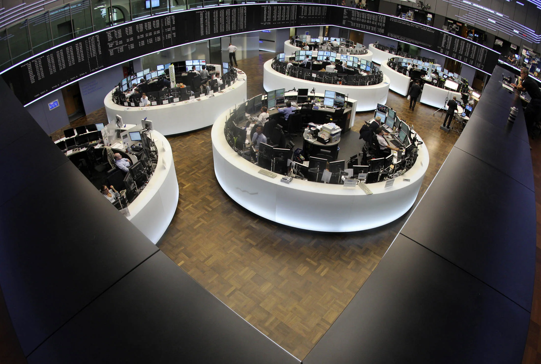 Financial traders work on the floor of the Frankfurt Stock Exchange in Frankfurt, Germany, on Tuesday, Aug. 9, 2011. European stocks fluctuated between gains and losses near a two-year low after a seven-day slump in the benchmark Stoxx Europe 600 Index.
