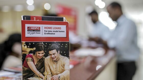 Largest Indian Mortgage Financier May Remain as a Shadow Bank