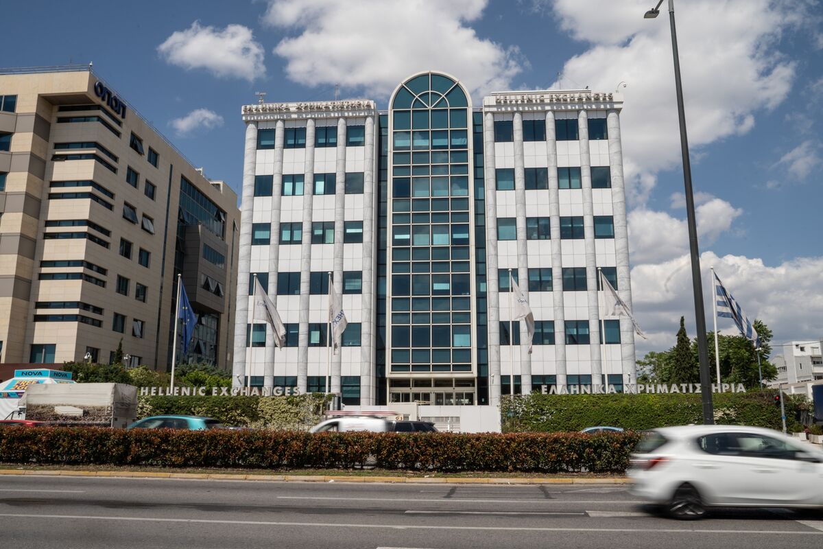 Greek Stocks in Line for Near $1 Billion Flows if Stoxx Upgrades