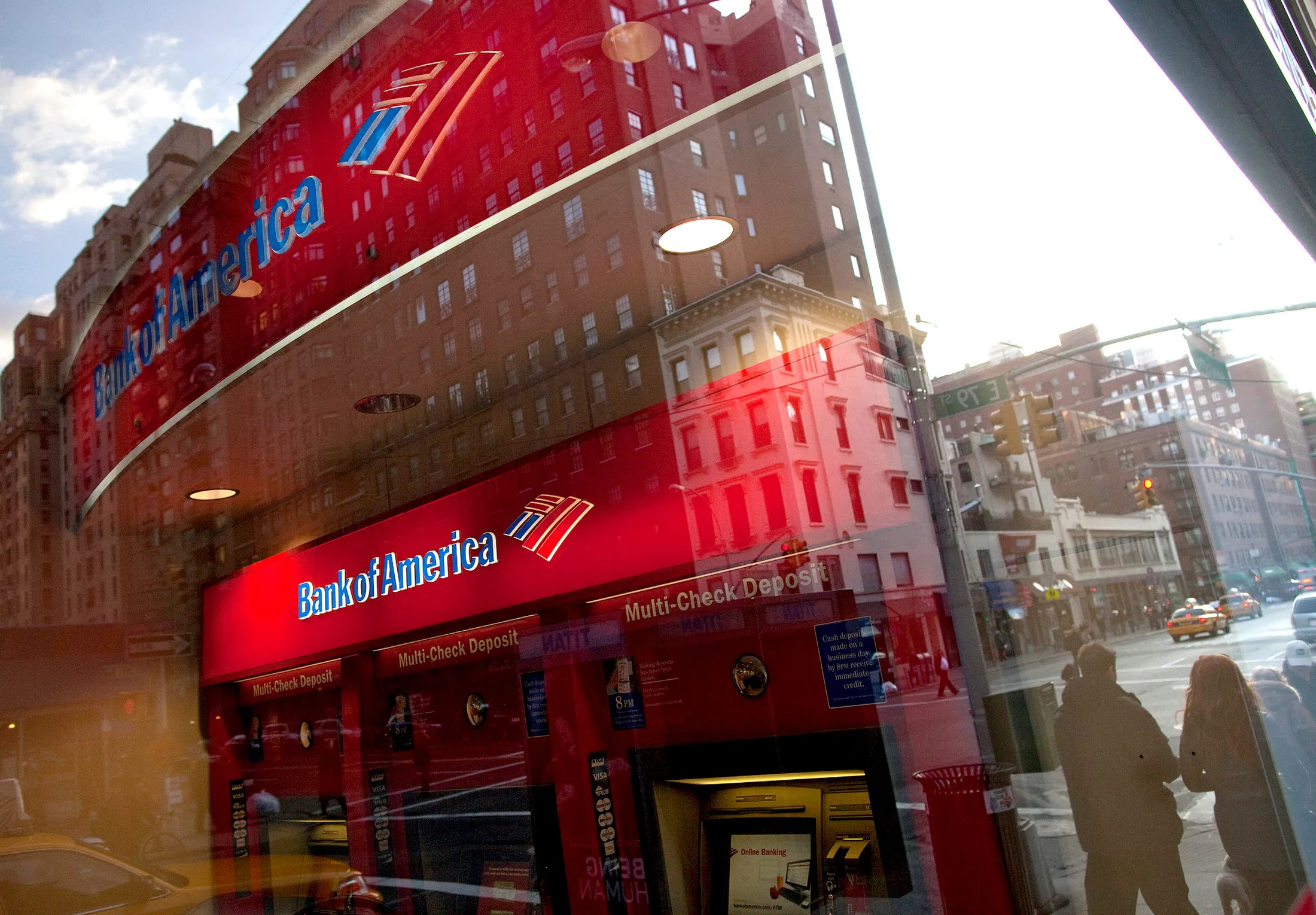 Growth is on a tear, hiring is the strongest in decades and households are the most upbeat since 2011. Yet banks such as Bank of America Corp. keep plowing their burgeoning deposits into U.S. government and related debt -- pushing the industry’s holdings past $2 trillion -- instead of lending it all out.
