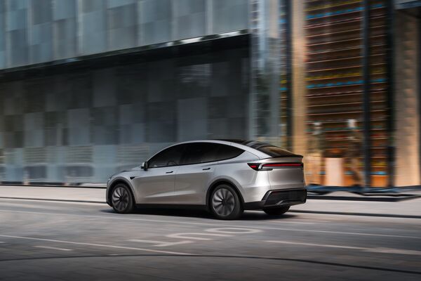 Tesla Says Three-Row Model Y SUV Now Available to US Customers