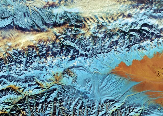 This image of the Tian Shan range in northwestern China near the border with Kazakhstan and Kyrgyzstan, was captured on 18 November 2016 by the Copernicus Sentinel-2A satellite