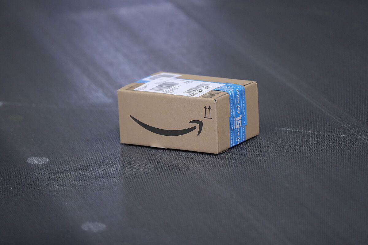 Amazon Teams Up with China Upstart for Black Friday Sales