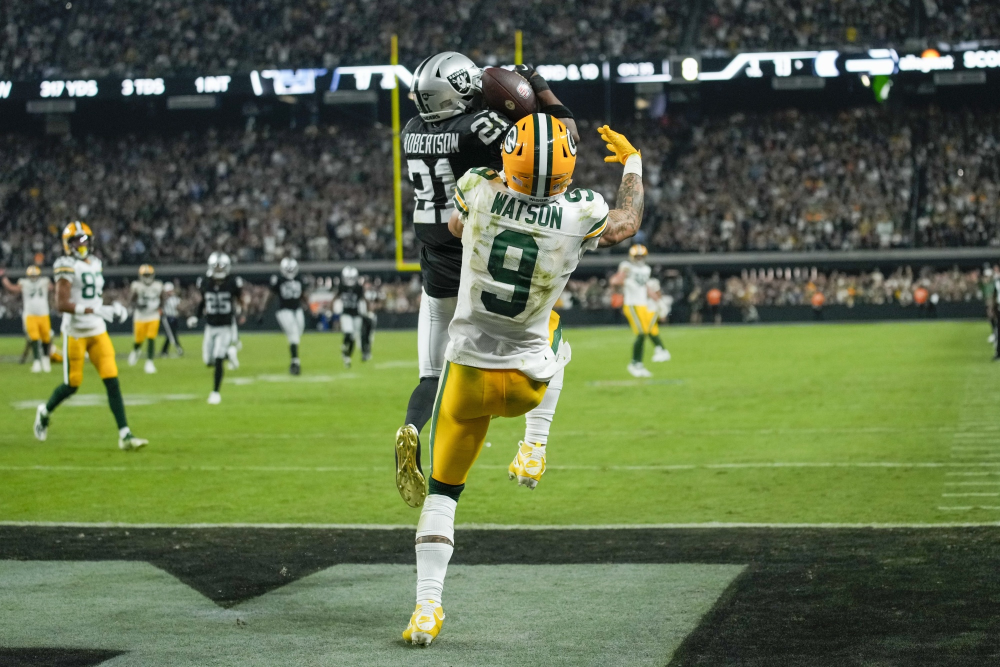 Aaron Rodgers sets team record as Packers hold off Browns, 24-22